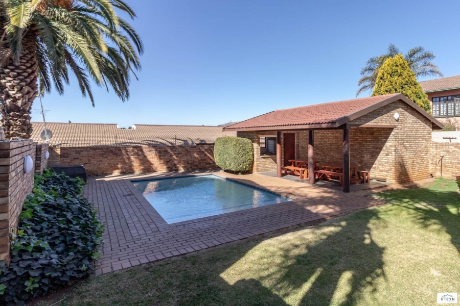 2 Bedroom Property for Sale in Weltevreden Park Gauteng