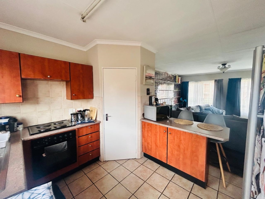 2 Bedroom Property for Sale in Rooihuiskraal North Gauteng