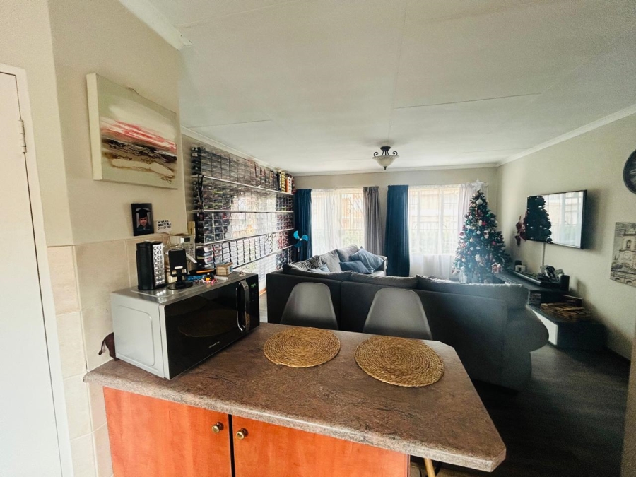 2 Bedroom Property for Sale in Rooihuiskraal North Gauteng