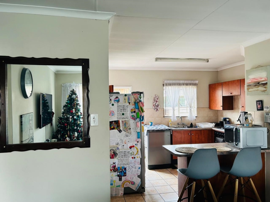 2 Bedroom Property for Sale in Rooihuiskraal North Gauteng