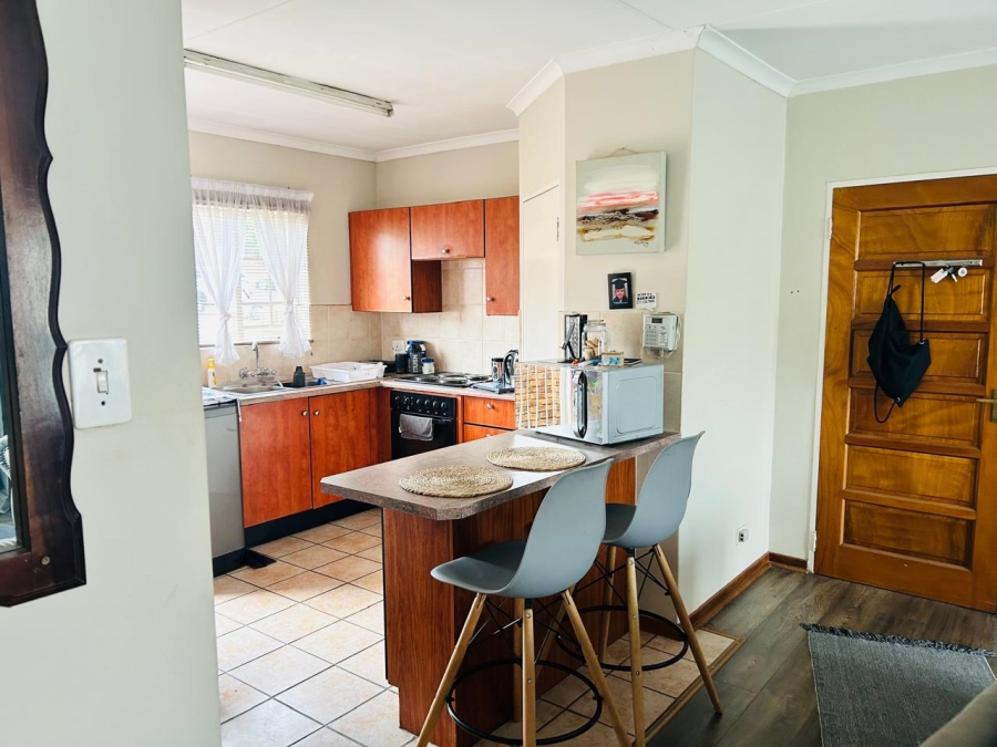 2 Bedroom Property for Sale in Rooihuiskraal North Gauteng