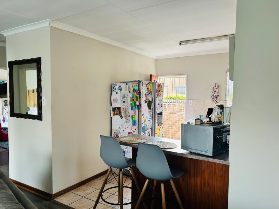 2 Bedroom Property for Sale in Rooihuiskraal North Gauteng