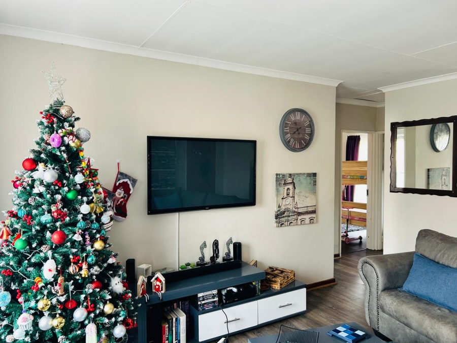 2 Bedroom Property for Sale in Rooihuiskraal North Gauteng