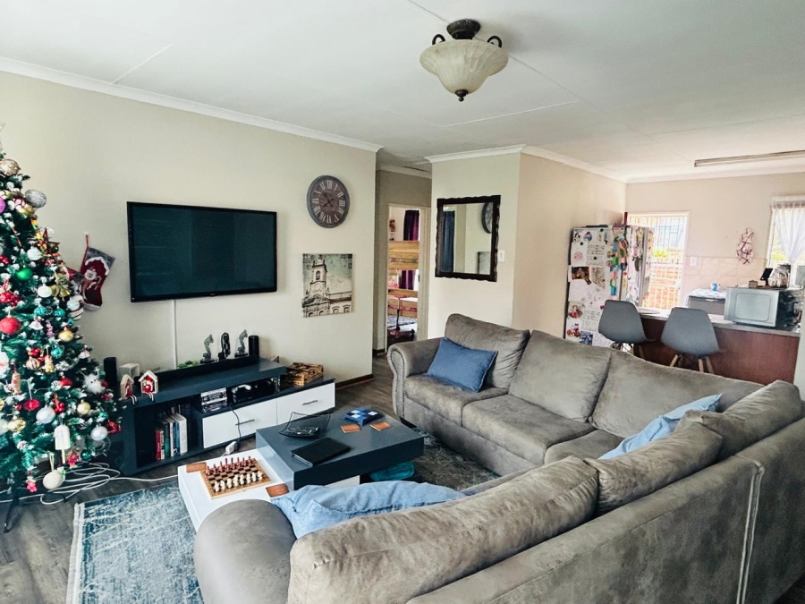 2 Bedroom Property for Sale in Rooihuiskraal North Gauteng