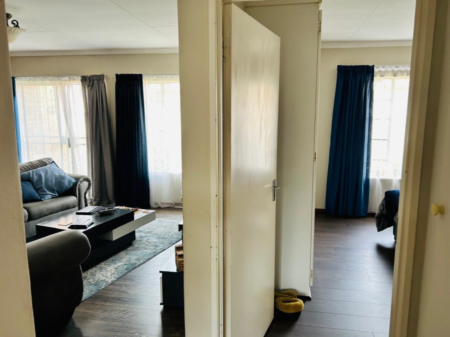 2 Bedroom Property for Sale in Rooihuiskraal North Gauteng