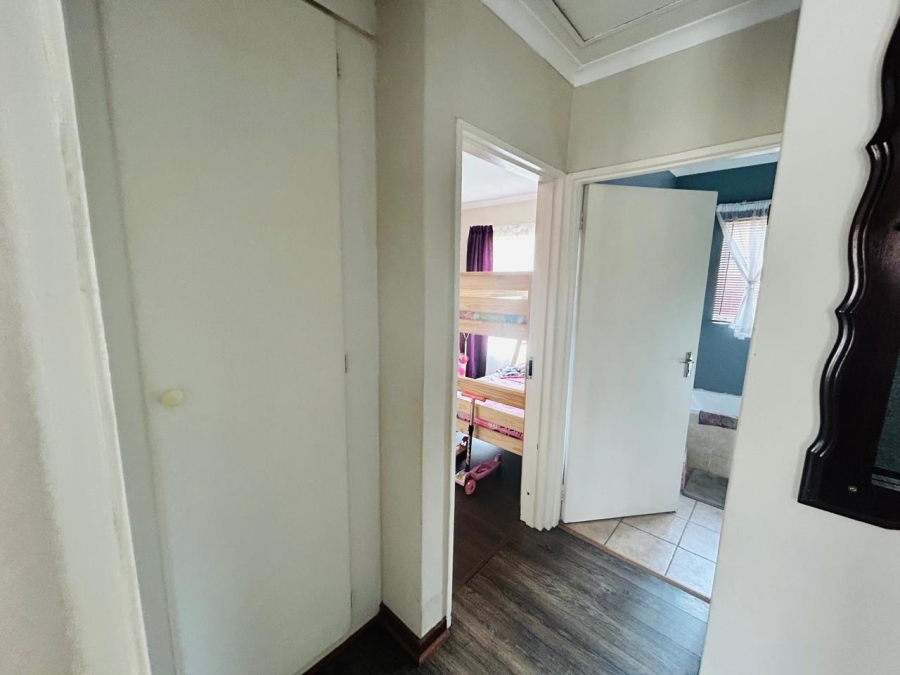 2 Bedroom Property for Sale in Rooihuiskraal North Gauteng