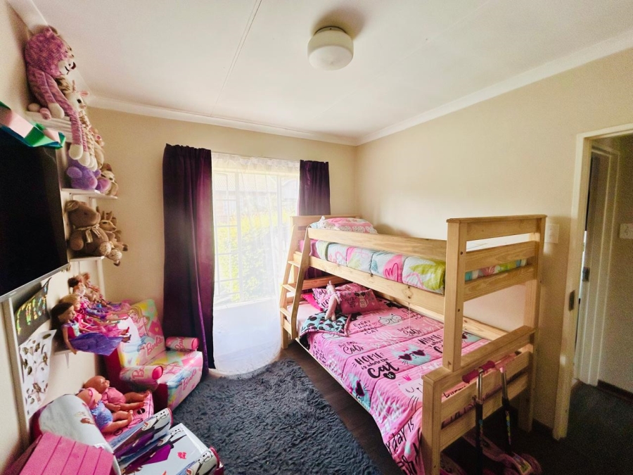 2 Bedroom Property for Sale in Rooihuiskraal North Gauteng