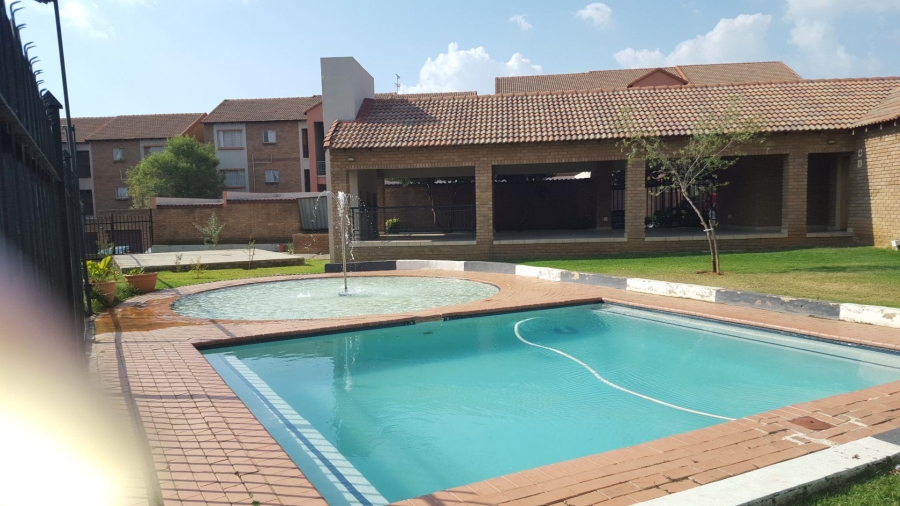 To Let 2 Bedroom Property for Rent in Vorna Valley Gauteng