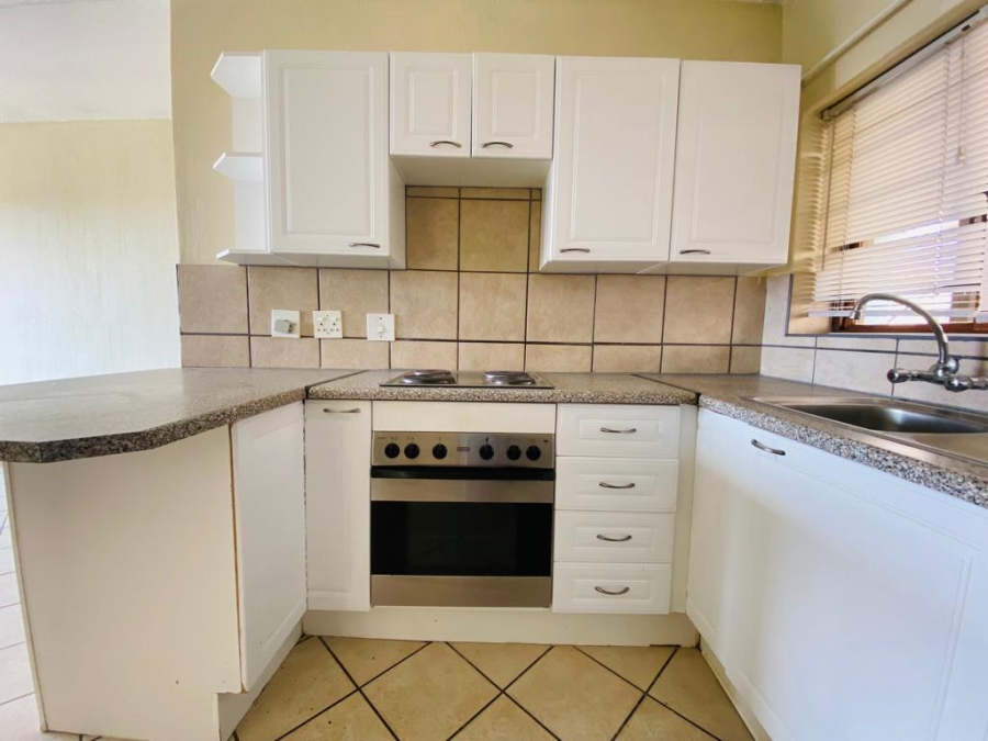2 Bedroom Property for Sale in Constantia Kloof Gauteng
