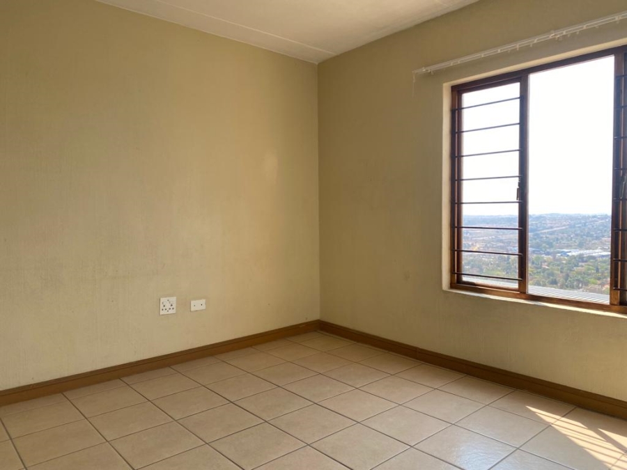 2 Bedroom Property for Sale in Constantia Kloof Gauteng