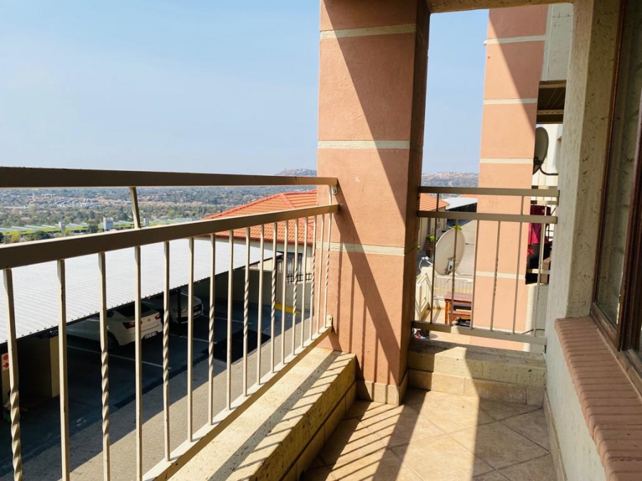 2 Bedroom Property for Sale in Constantia Kloof Gauteng