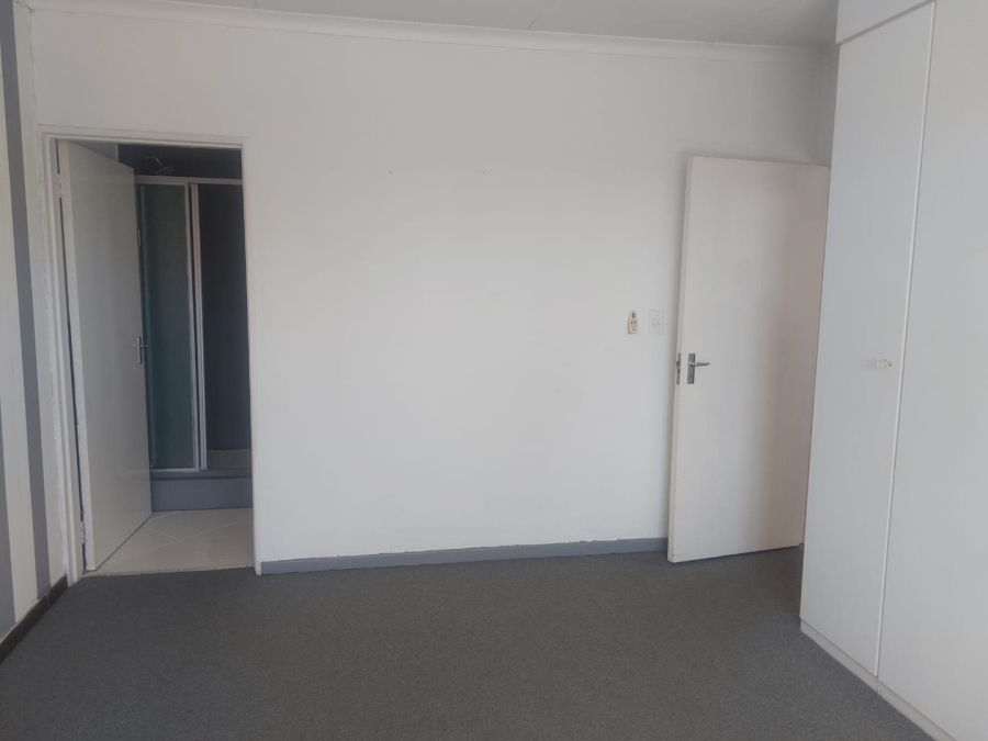 To Let 2 Bedroom Property for Rent in South Crest Gauteng