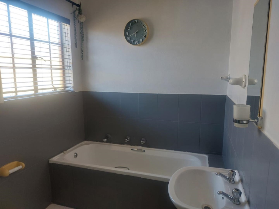 To Let 2 Bedroom Property for Rent in South Crest Gauteng