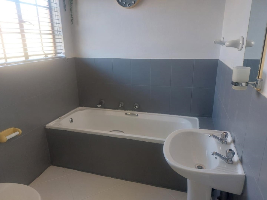 To Let 2 Bedroom Property for Rent in South Crest Gauteng