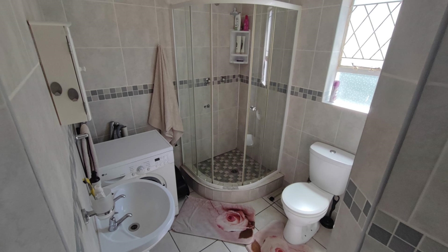 7 Bedroom Property for Sale in Brackenhurst Gauteng