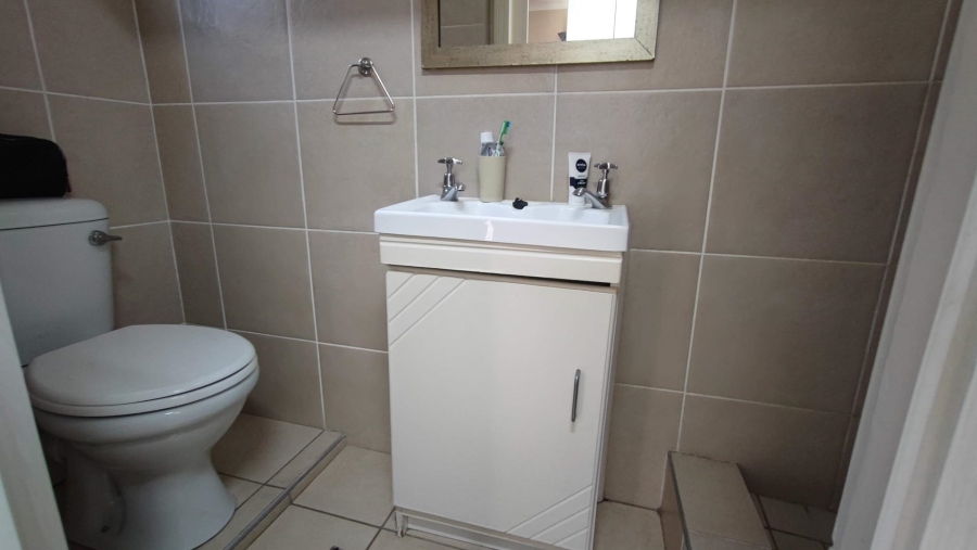 7 Bedroom Property for Sale in Brackenhurst Gauteng