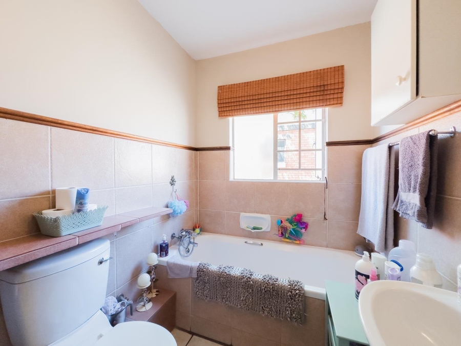 To Let 2 Bedroom Property for Rent in Mooikloof Ridge Gauteng