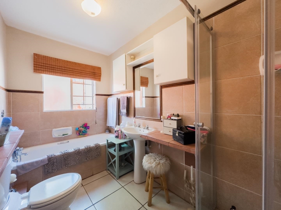 To Let 2 Bedroom Property for Rent in Mooikloof Ridge Gauteng