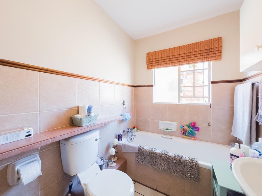To Let 2 Bedroom Property for Rent in Mooikloof Ridge Gauteng