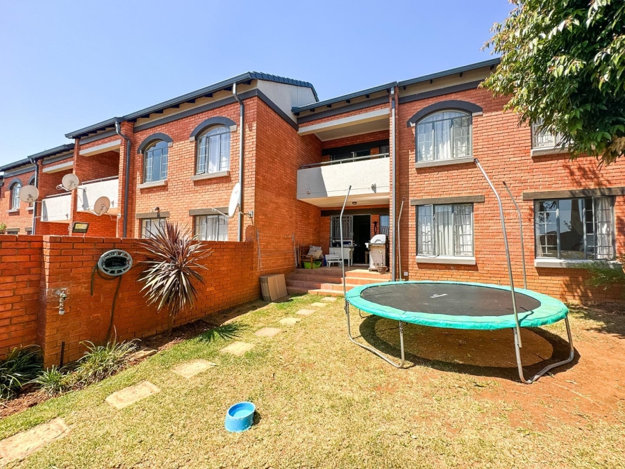 To Let 2 Bedroom Property for Rent in Mooikloof Ridge Gauteng