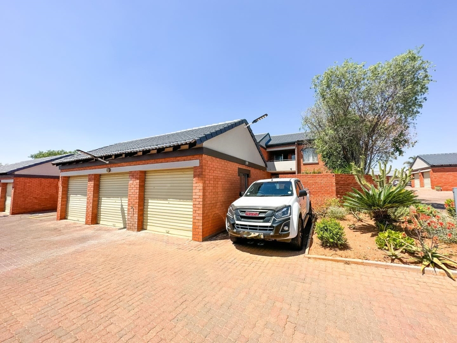 To Let 2 Bedroom Property for Rent in Mooikloof Ridge Gauteng