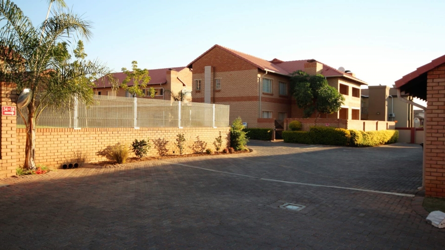 To Let 2 Bedroom Property for Rent in Magalieskruin Gauteng