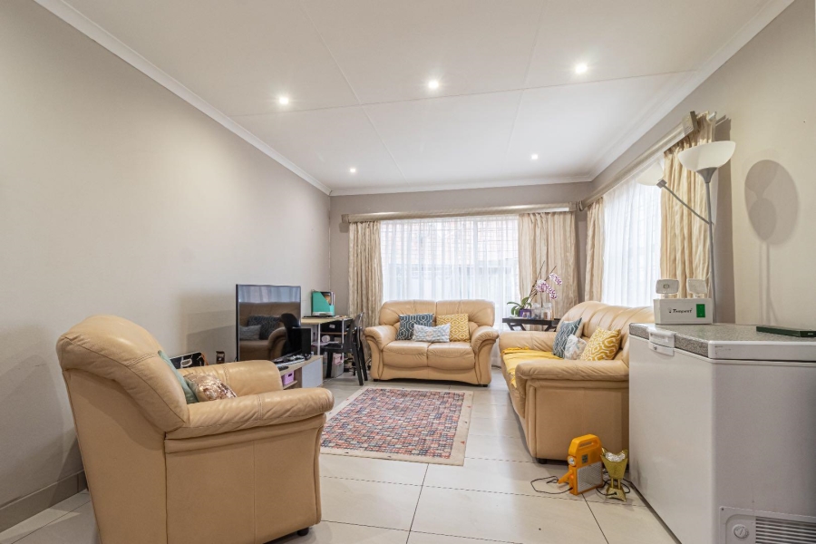 To Let 3 Bedroom Property for Rent in Helderkruin Gauteng