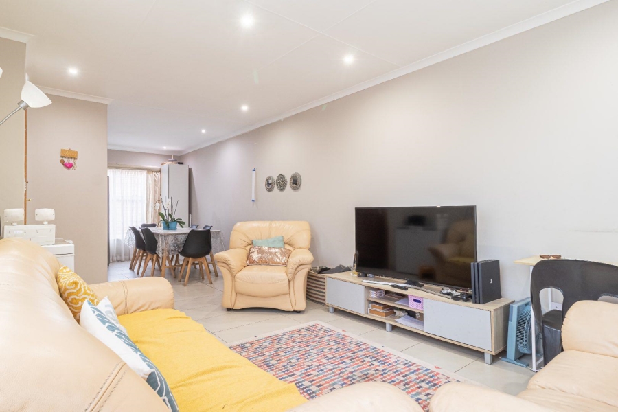 To Let 3 Bedroom Property for Rent in Helderkruin Gauteng