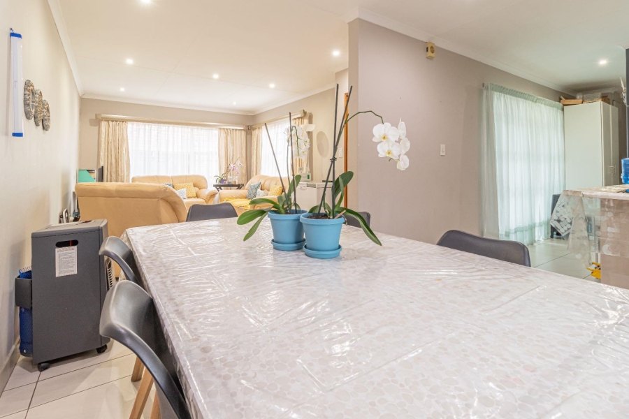 To Let 3 Bedroom Property for Rent in Helderkruin Gauteng