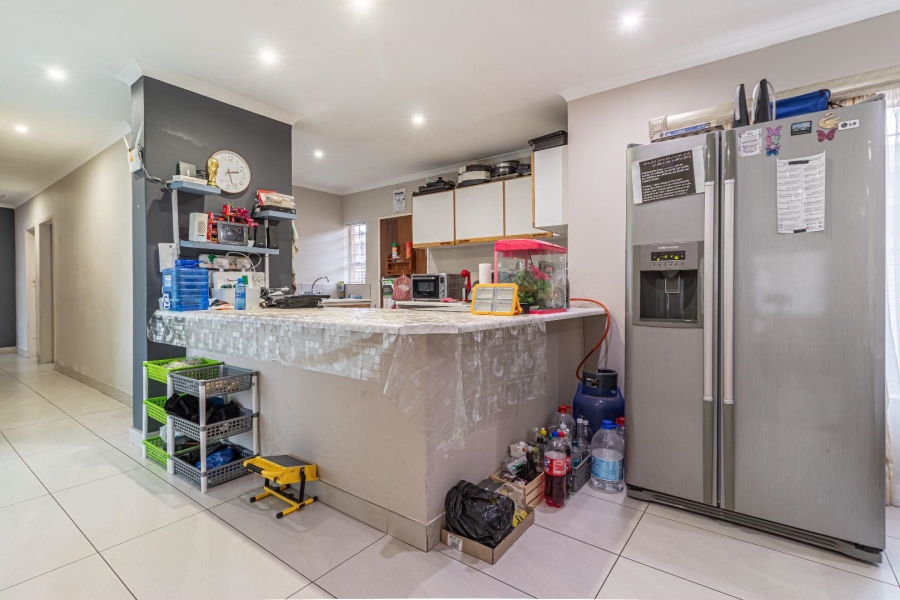 To Let 3 Bedroom Property for Rent in Helderkruin Gauteng