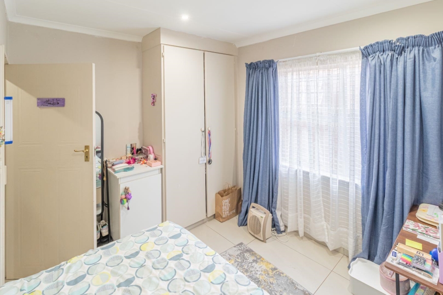 To Let 3 Bedroom Property for Rent in Helderkruin Gauteng