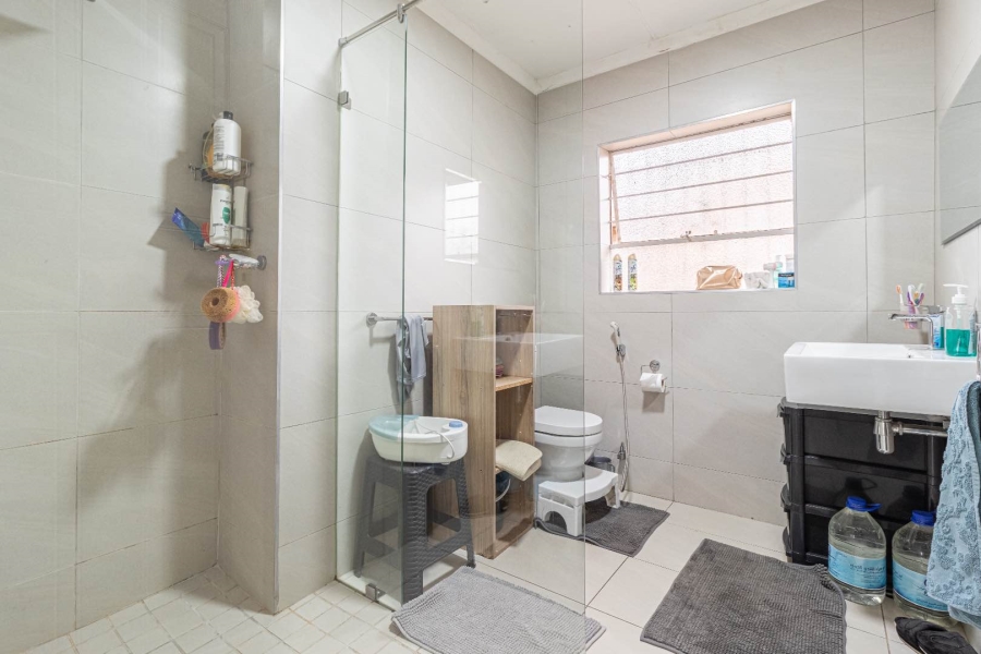 To Let 3 Bedroom Property for Rent in Helderkruin Gauteng