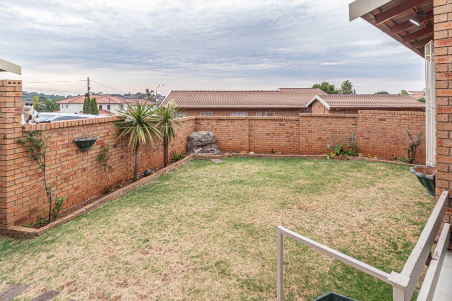 To Let 3 Bedroom Property for Rent in Helderkruin Gauteng