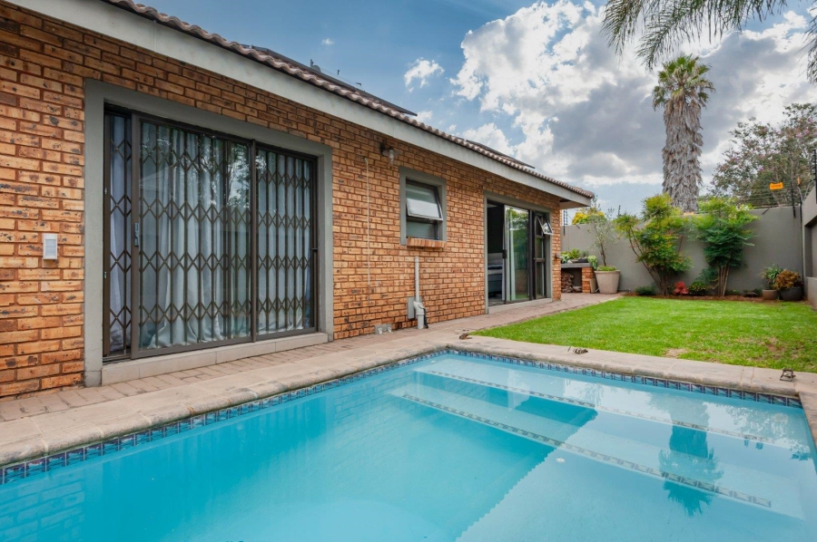 3 Bedroom Property for Sale in New Redruth Gauteng