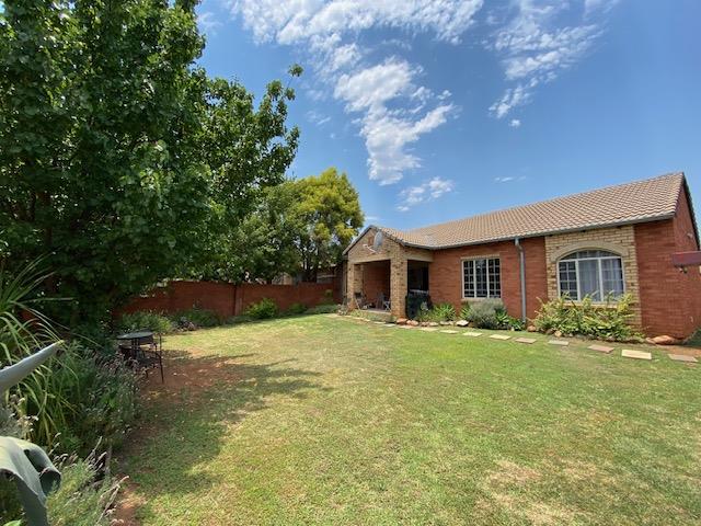 To Let 3 Bedroom Property for Rent in Equestria Gauteng