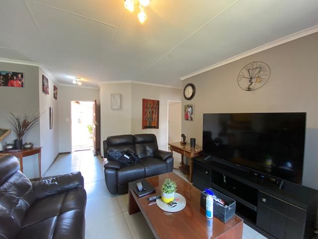 To Let 3 Bedroom Property for Rent in Equestria Gauteng