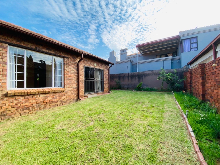 To Let 2 Bedroom Property for Rent in Noordwyk Gauteng