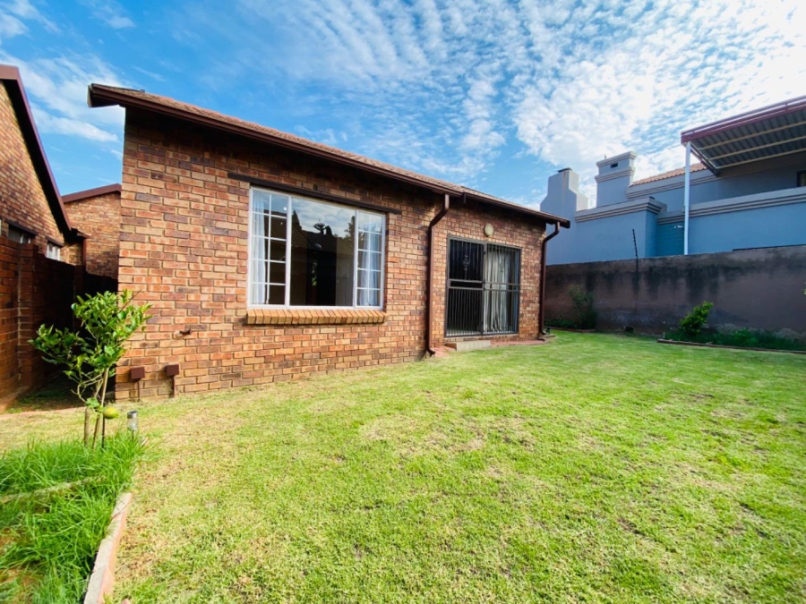 To Let 2 Bedroom Property for Rent in Noordwyk Gauteng