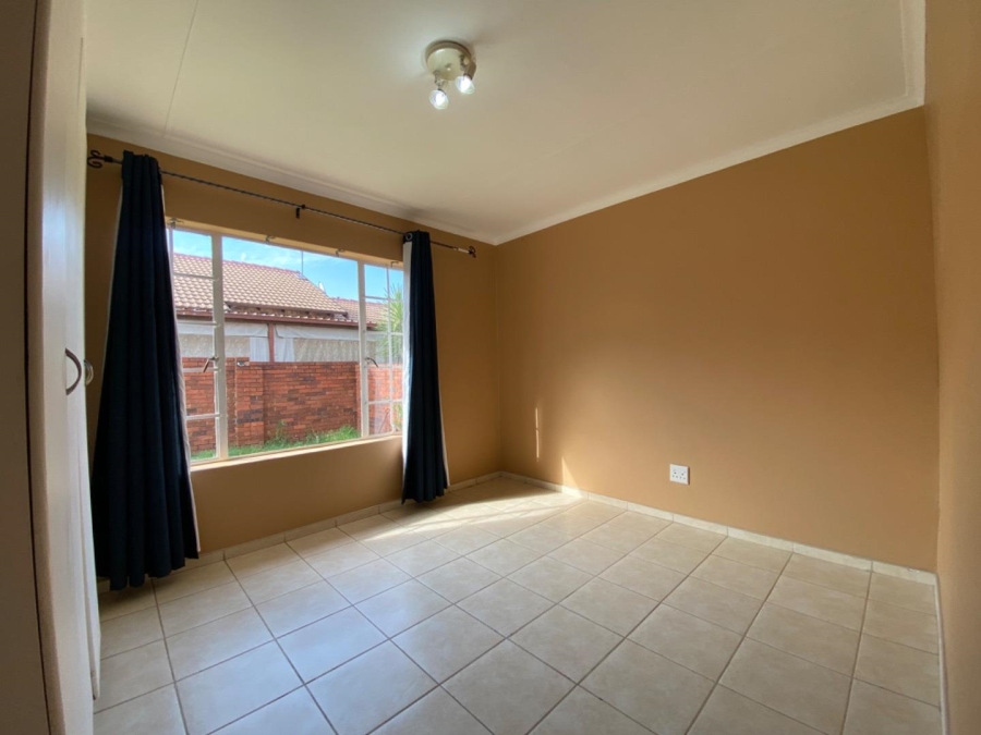 2 Bedroom Property for Sale in Noordwyk Gauteng