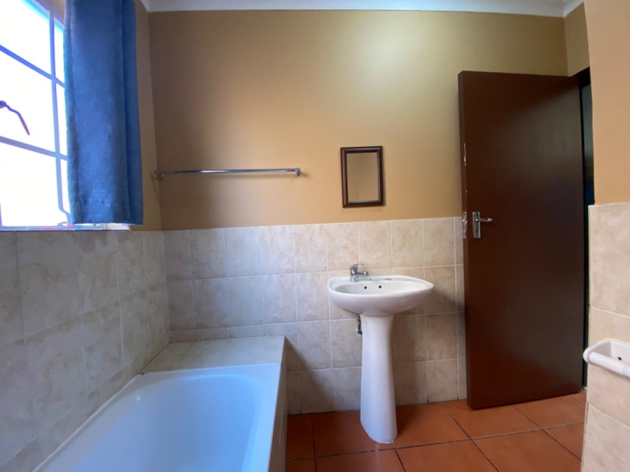 2 Bedroom Property for Sale in Noordwyk Gauteng
