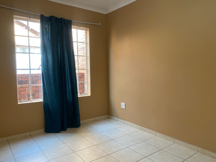 To Let 2 Bedroom Property for Rent in Noordwyk Gauteng