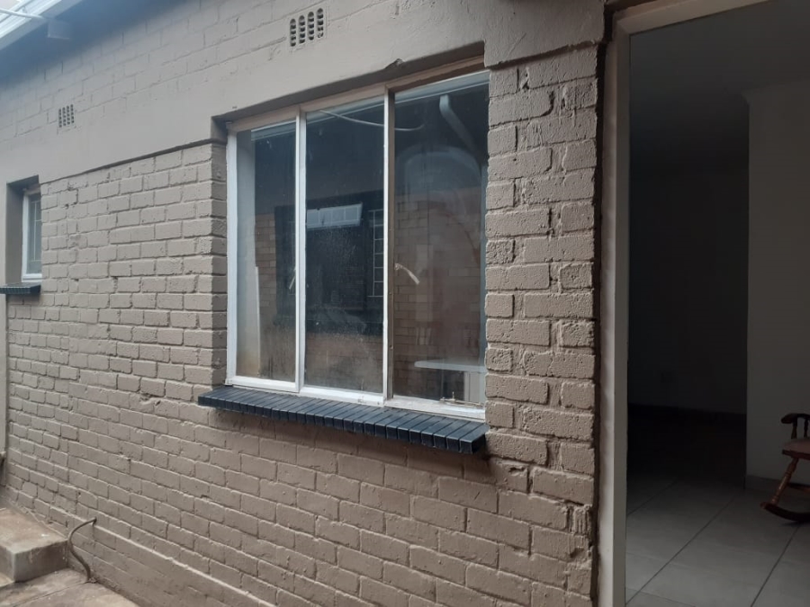 To Let 1 Bedroom Property for Rent in Lambton Gauteng