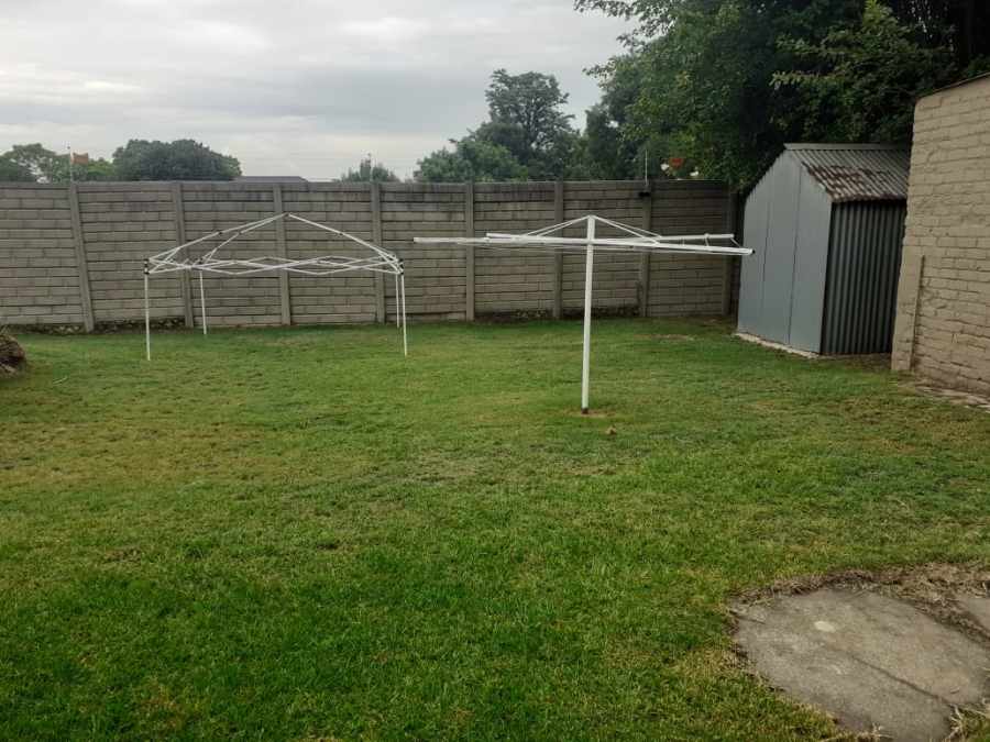 To Let 1 Bedroom Property for Rent in Lambton Gauteng