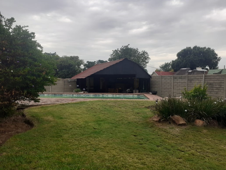 To Let 1 Bedroom Property for Rent in Lambton Gauteng