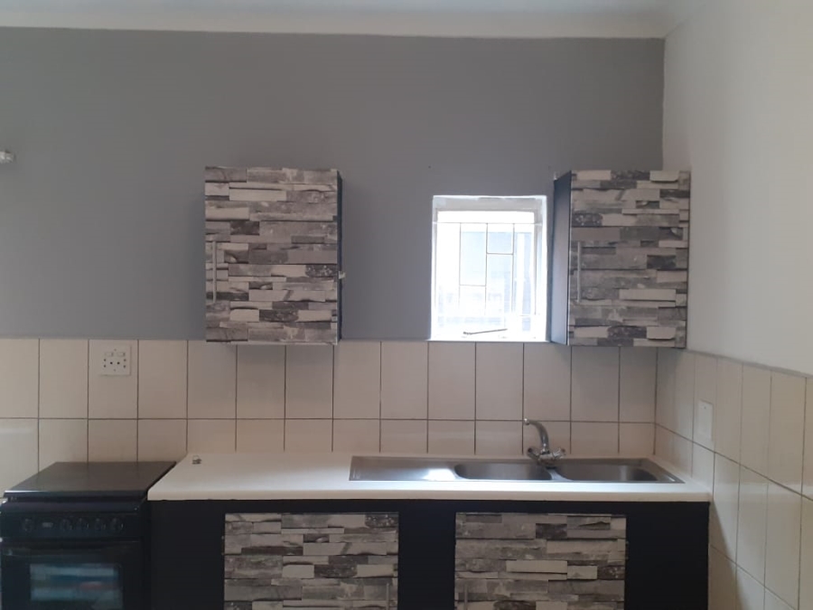 To Let 1 Bedroom Property for Rent in Lambton Gauteng