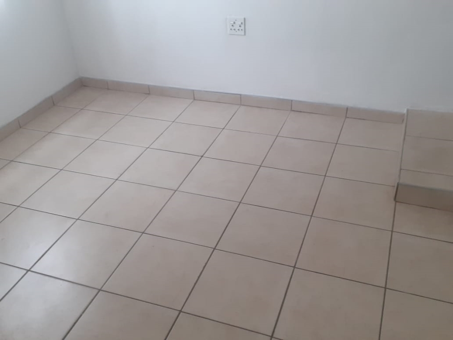 To Let 1 Bedroom Property for Rent in Lambton Gauteng