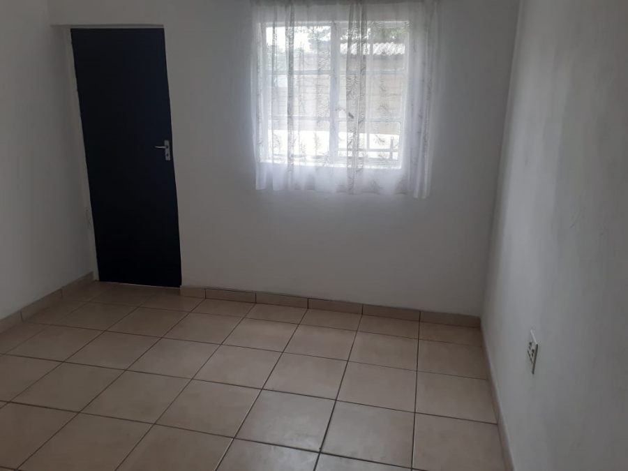 To Let 1 Bedroom Property for Rent in Lambton Gauteng