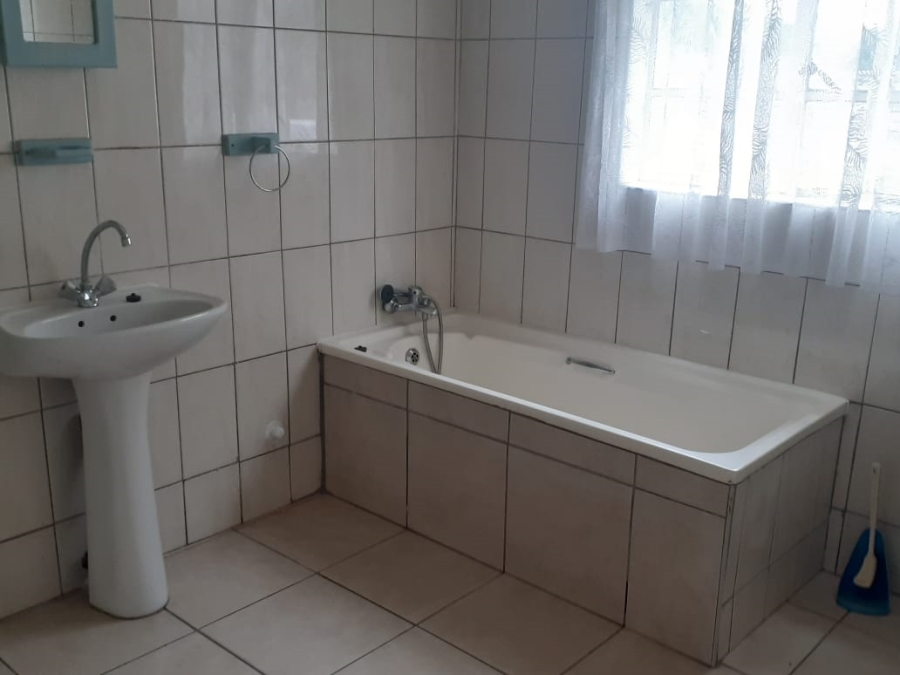 To Let 1 Bedroom Property for Rent in Lambton Gauteng