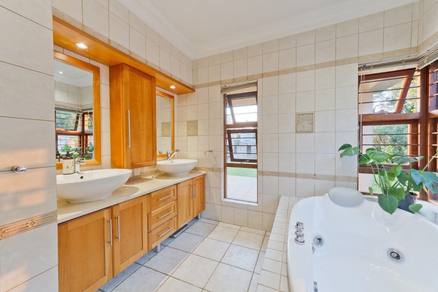 5 Bedroom Property for Sale in Glenferness Gauteng