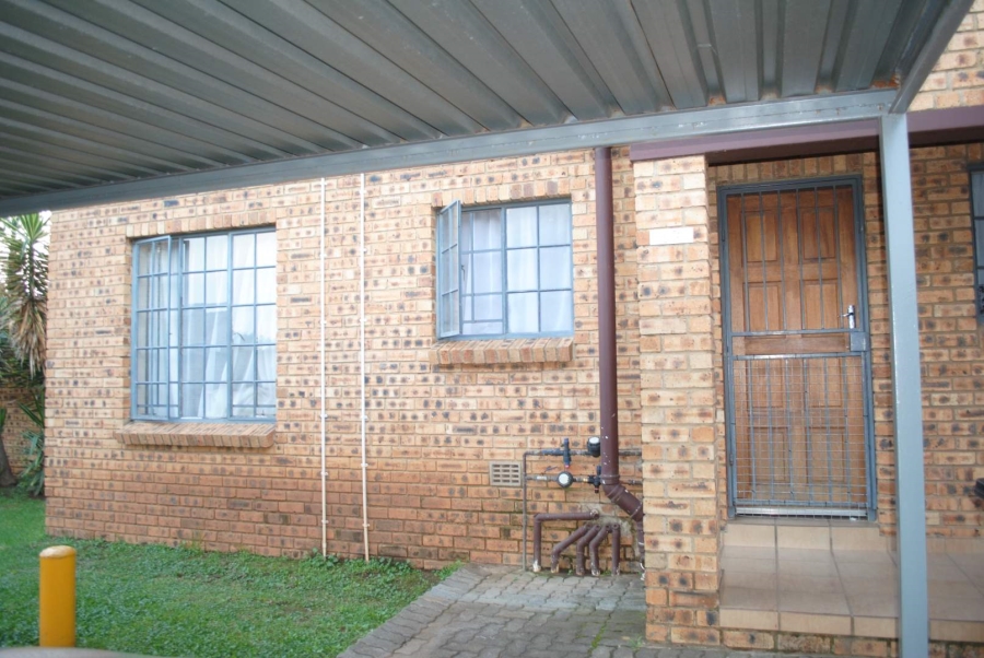 2 Bedroom Property for Sale in Kookrus Gauteng